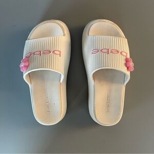 Bebe Girls Rubber Summer Slip On Platform Slide Sandal Flower Charm 3 White Pink